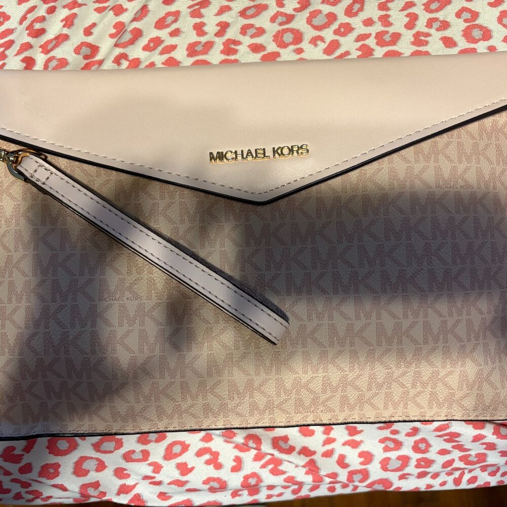 MK WRISTLET CLUTCH PURSE